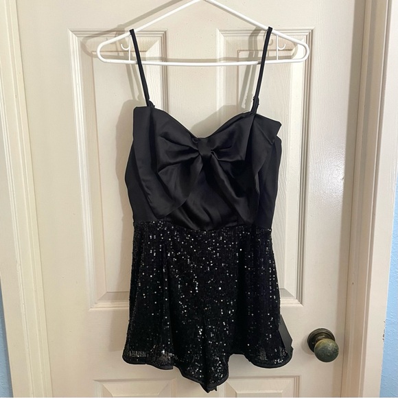NWT Lulus Extravagant Shine Black Satin Sequin Sleeveless Bow Romper Size Small - Picture 5 of 12